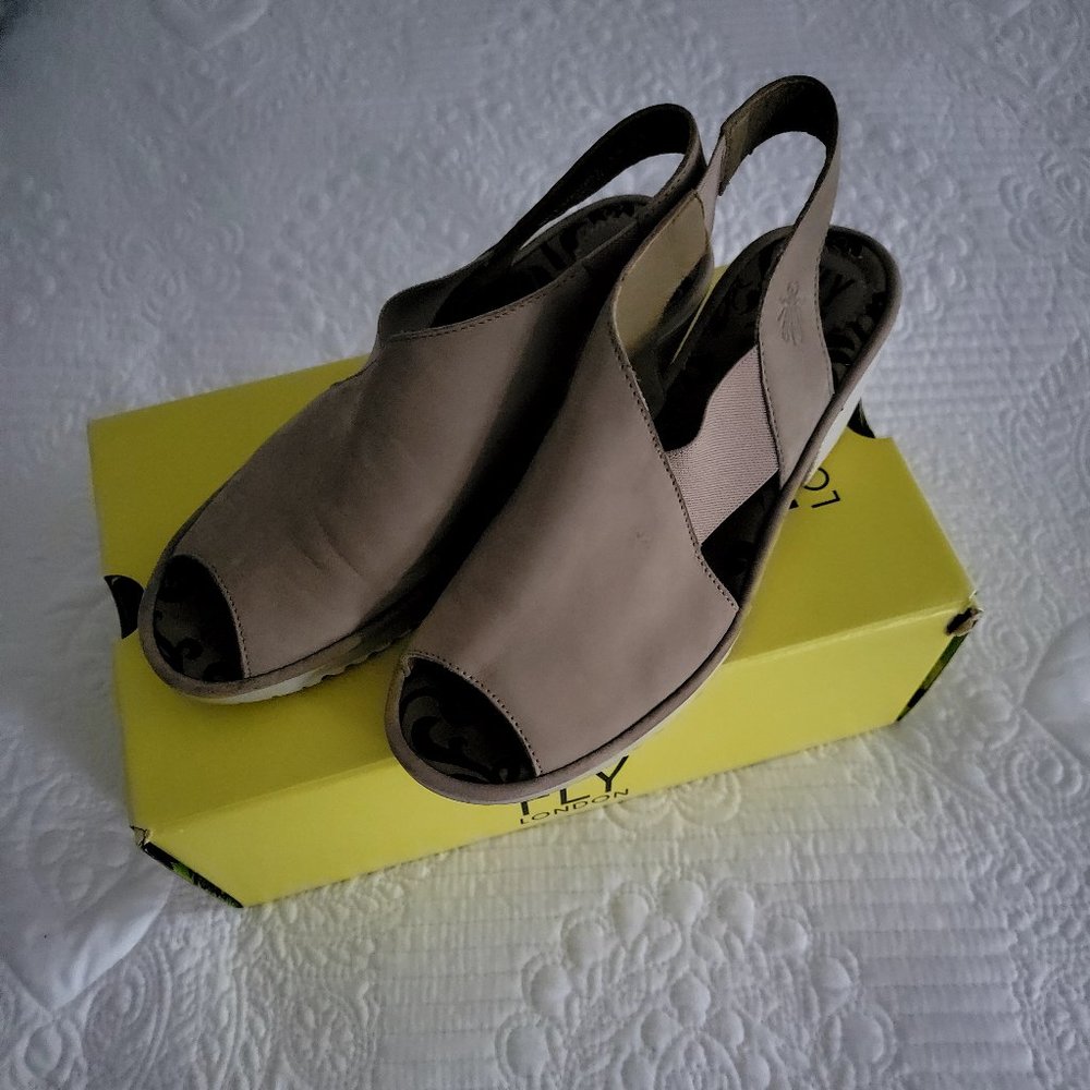 FLY London Womens Slingbacks EUR 39 (US 8.5)